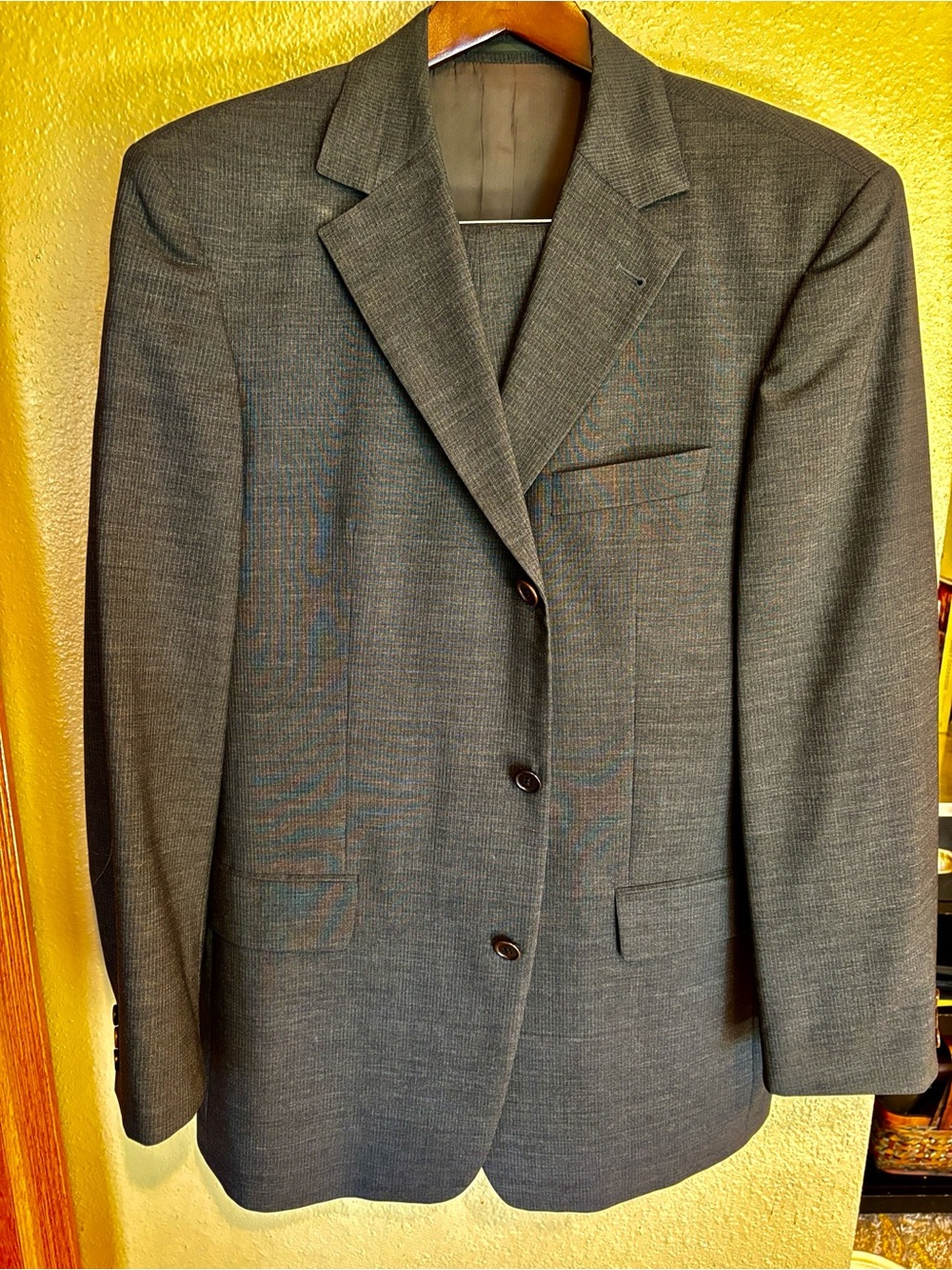 Vintage Hugo Boss Men’s 42L Dark Charcoal Gray 100% Virgin Wool 2 Piece Suit